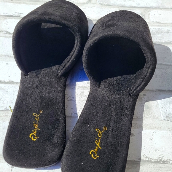 Comfortable Black Stretch Slides - Picture 4 of 4